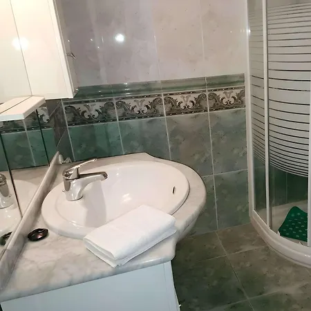 Piso Centrico En Conil Solo Alquilamos A Familias *