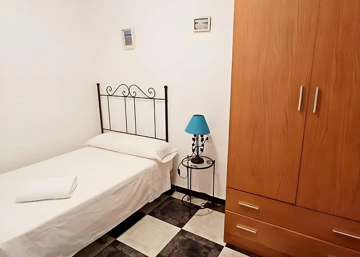 Piso Centrico En Conil Solo Alquilamos A Familias Appartement *