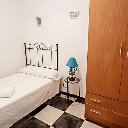 Piso Centrico En Conil Solo Alquilamos A Familias Apartment *